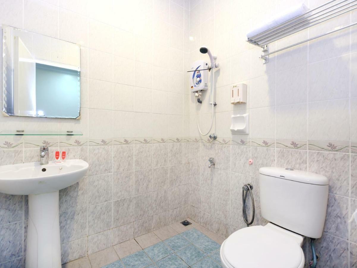 קוטה קינבלו Oyo 750 Comfort Hotel מראה חיצוני תמונה